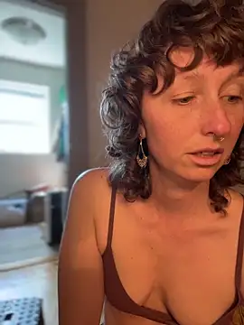 mossy kiss online show from 7, 4, 2026