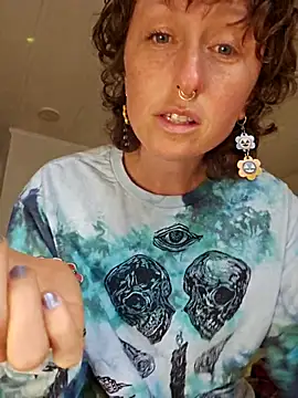 mossy kiss online show from 13, 10, 2025