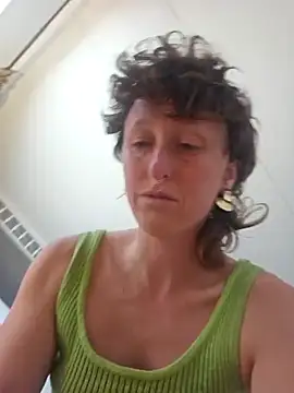 mossy kiss online show from 31, 1, 2025