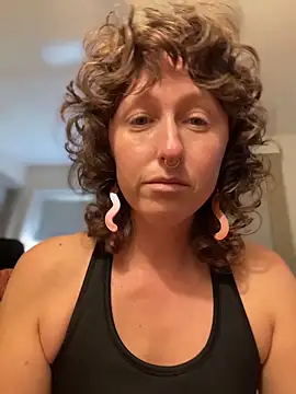 mossy kiss online show from 2, 4, 2026