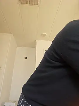 mossy kiss online show from 21, 2, 2025