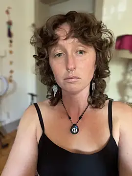 mossy kiss online show from 12, 4, 2026