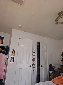 mossy kiss online show from 2, 11, 2025