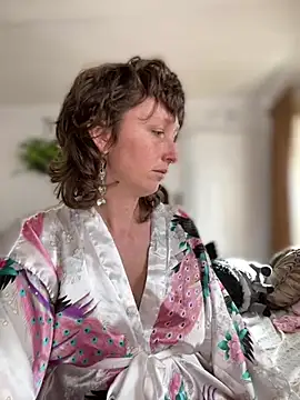 mossy kiss online show from 14, 2, 2026