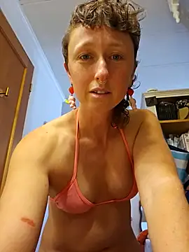 mossy kiss online show from 3, 12, 2024