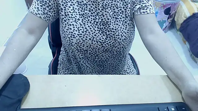 Valentina lara01 online show from 29, 11, 2025