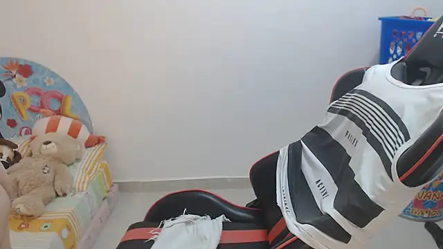 Valentina lara01 online show from 5, 2, 2026