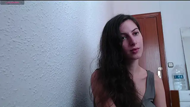  Hot Lady  online show from 18, 9, 2025