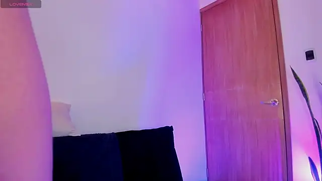 Snapshot of iriss_25 chatting on 12, 11, 2025 iriss 25 online show from 12, 11, 2025