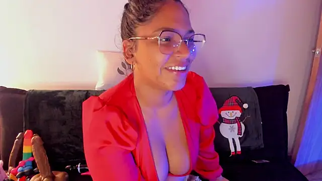 Snapshot of iriss_25 chatting on 13, 11, 2025 iriss 25 online show from 13, 11, 2025