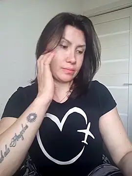 Snapshot of ROXOLANAA_SEXY chatting on 5, 5, 2026 ROXOLANAA SEXY online show from 5, 5, 2026