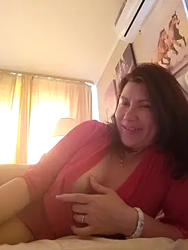 Snapshot of ROXOLANAA_SEXY chatting on 6, 5, 2026 ROXOLANAA SEXY online show from 6, 5, 2026