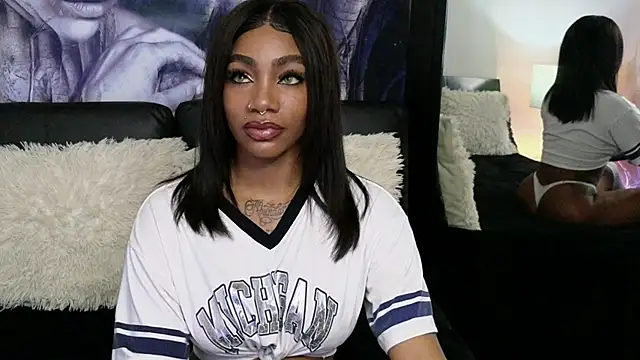 Snapshot of emely_brandon chatting on 5, 10, 2025 emely brandon online show from 5, 10, 2025