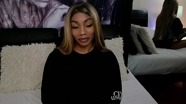 Snapshot of emely_brandon chatting on 10, 11, 2025 emely brandon online show from 10, 11, 2025