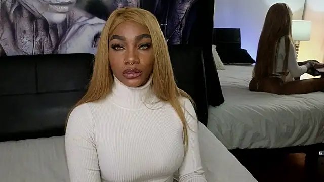 Snapshot of emely_brandon chatting on 18, 11, 2025 emely brandon online show from 18, 11, 2025