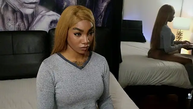 Snapshot of emely_brandon chatting on 17, 11, 2025 emely brandon online show from 17, 11, 2025