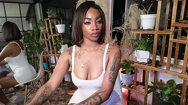 Snapshot of emely_brandon chatting on 14, 12, 2024 emely brandon online show from 14, 12, 2024