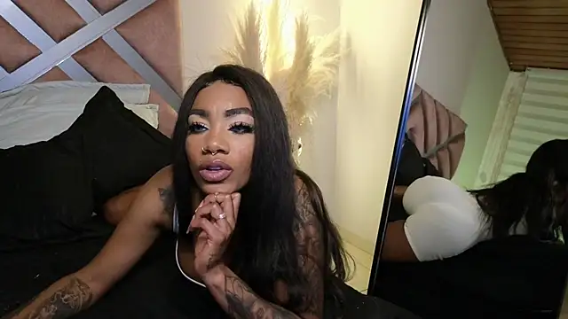 Snapshot of emely_brandon chatting on 25, 1, 2025 emely brandon online show from 25, 1, 2025