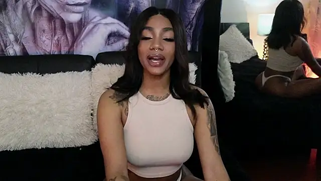 Snapshot of emely_brandon chatting on 24, 9, 2025 emely brandon online show from 24, 9, 2025