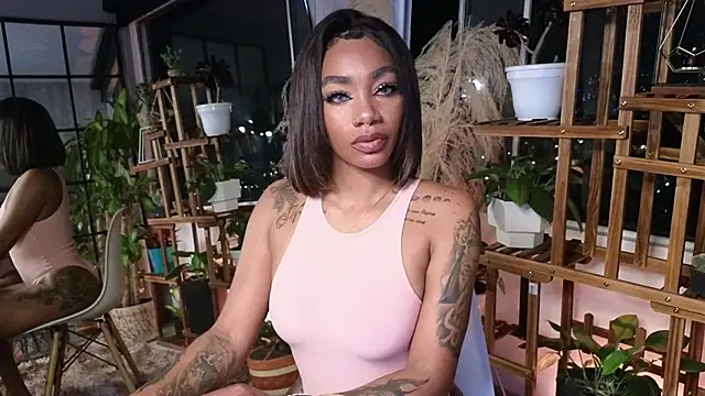 Snapshot of emely_brandon chatting on 12, 12, 2024 emely brandon online show from 12, 12, 2024