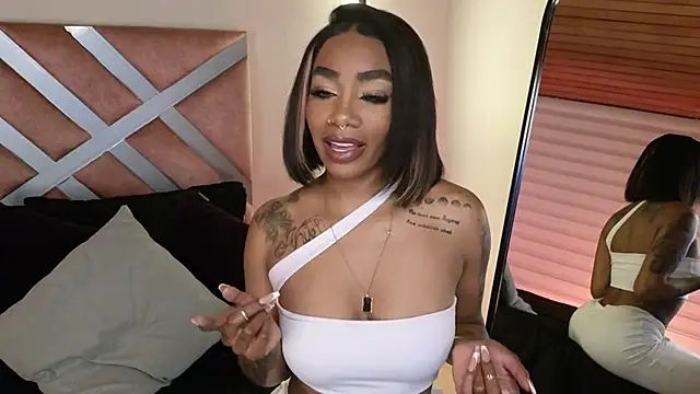 Snapshot of emely_brandon chatting on 5, 12, 2024 emely brandon online show from 5, 12, 2024