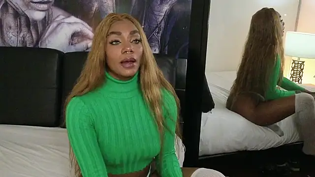 Snapshot of emely_brandon chatting on 28, 11, 2025 emely brandon online show from 28, 11, 2025