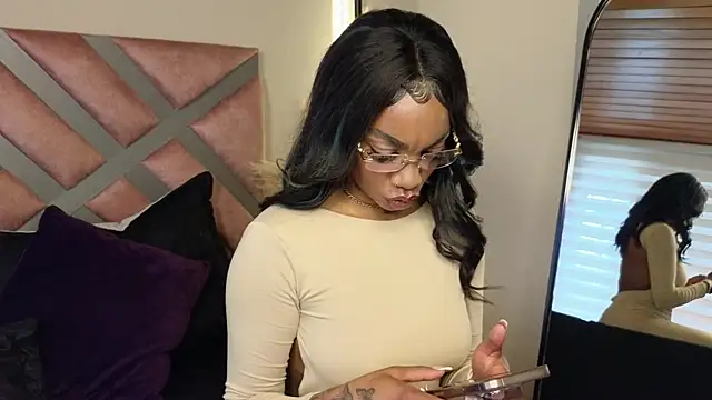 Snapshot of emely_brandon chatting on 14, 3, 2025 emely brandon online show from 14, 3, 2025