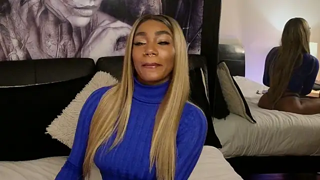 Snapshot of emely_brandon chatting on 7, 11, 2025 emely brandon online show from 7, 11, 2025