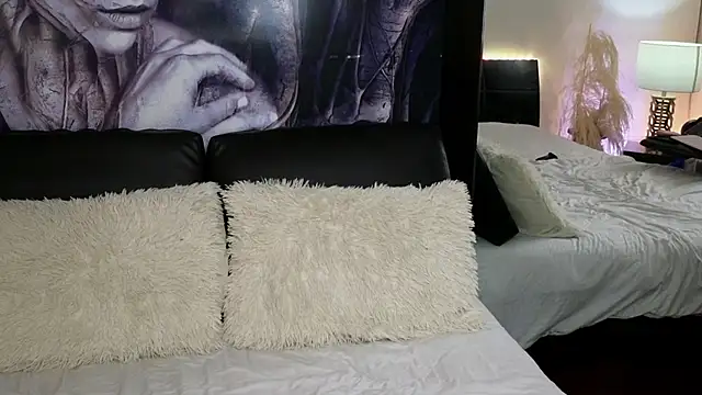 Snapshot of emely_brandon chatting on 13, 10, 2025 emely brandon online show from 13, 10, 2025