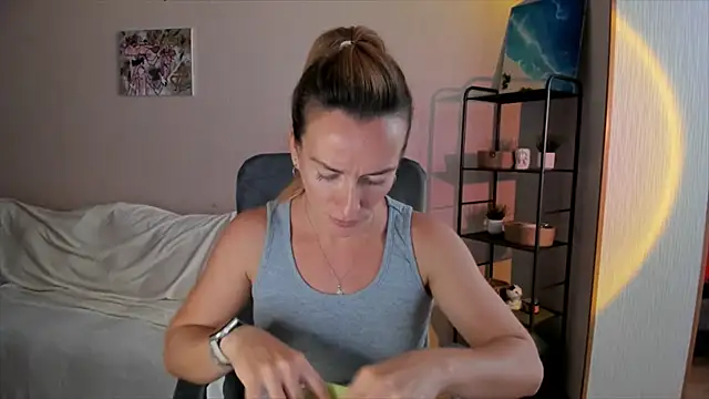 RebeccaMartinez online show from 4, 10, 2025