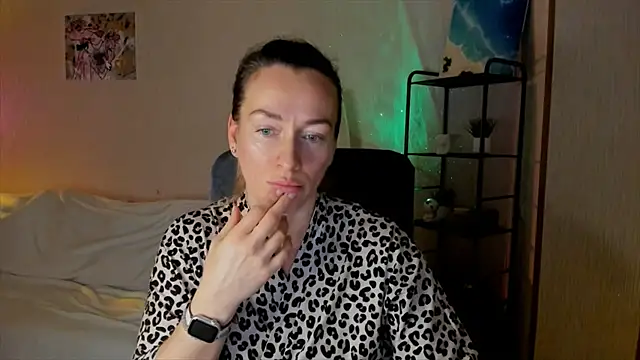 RebeccaMartinez online show from 28, 11, 2025