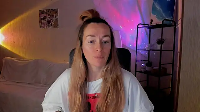 RebeccaMartinez online show from 19, 12, 2025