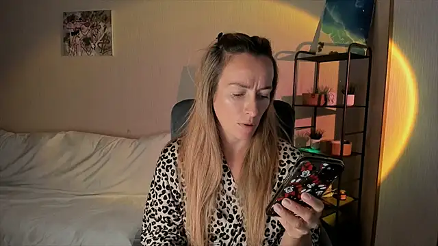 RebeccaMartinez online show from 27, 9, 2025