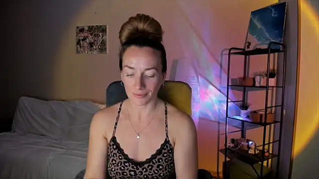 RebeccaMartinez online show from 13, 10, 2025