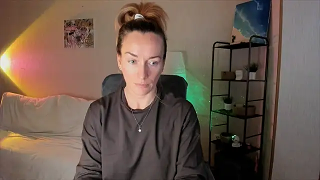 RebeccaMartinez online show from 2, 11, 2025