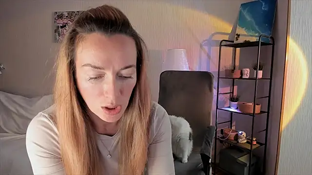 RebeccaMartinez online show from 30, 9, 2025