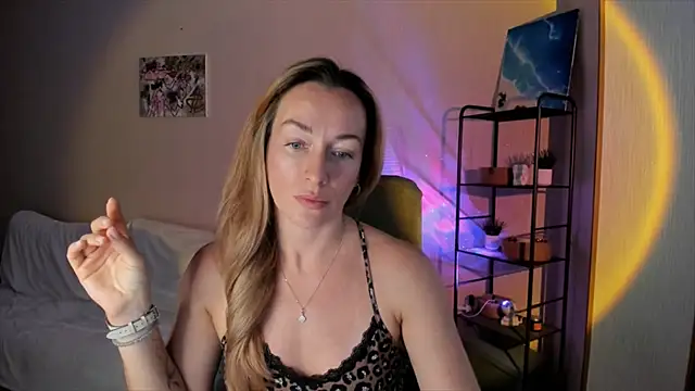 RebeccaMartinez online show from 11, 10, 2025