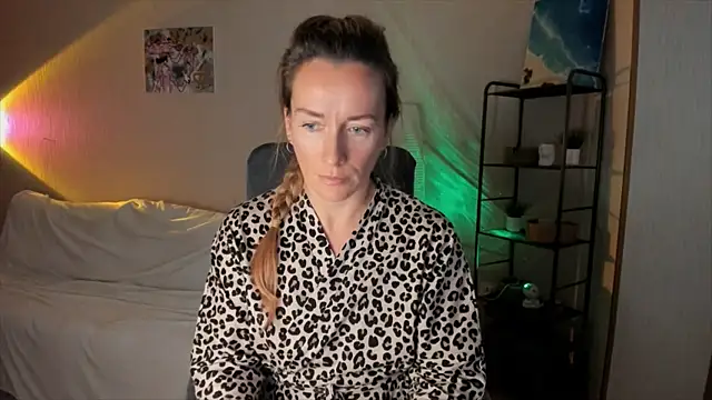 RebeccaMartinez online show from 24, 10, 2025