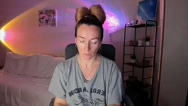 RebeccaMartinez online show from 8, 11, 2025