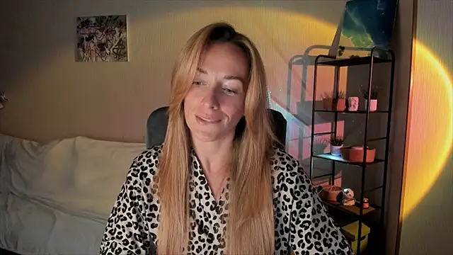 RebeccaMartinez online show from 26, 9, 2025