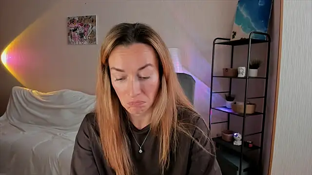 RebeccaMartinez online show from 31, 10, 2025