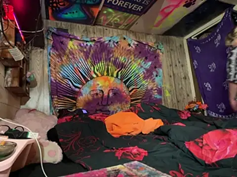 TrashleyRosebud online show from 15, 1, 2026