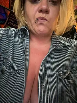 TrashleyRosebud online show from 3, 11, 2025