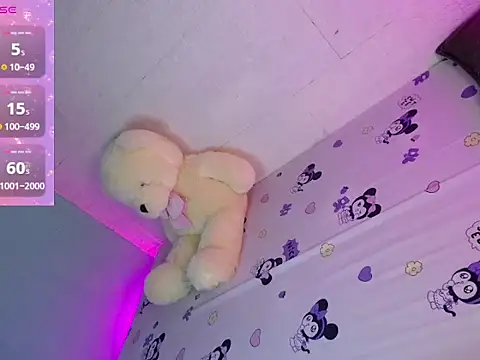 katie white online show from 6, 10, 2025