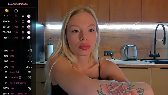 Snapshot of Olivia_Bells chatting on 23, 5, 2026 Olivia Bells online show from 23, 5, 2026