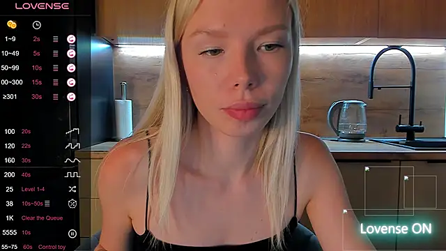 Snapshot of Olivia_Bells chatting on 17, 6, 2026 Olivia Bells online show from 17, 6, 2026