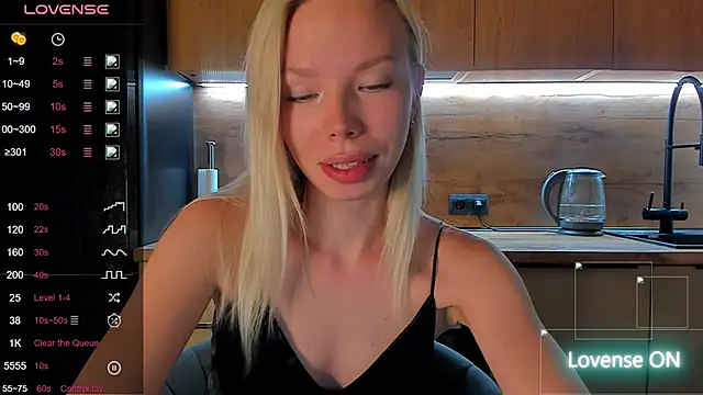 Snapshot of Olivia_Bells chatting on 21, 6, 2026 Olivia Bells online show from 21, 6, 2026