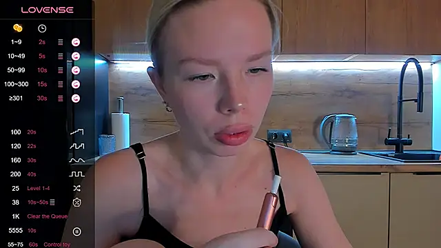 Snapshot of Olivia_Bells chatting on 28, 5, 2026 Olivia Bells online show from 28, 5, 2026