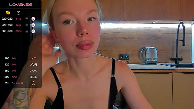 Snapshot of Olivia_Bells chatting on 21, 5, 2026 Olivia Bells online show from 21, 5, 2026