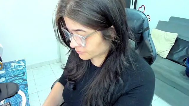 Snapshot of BellaFlaming chatting on 28, 2, 2025 BellaFlaming online show from 28, 2, 2025